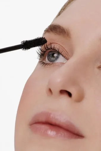 Beyond Lash Volumizing Mascara l Black Ink
